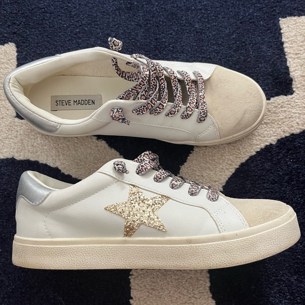 Steve Madden White and Gold Star Sneakers